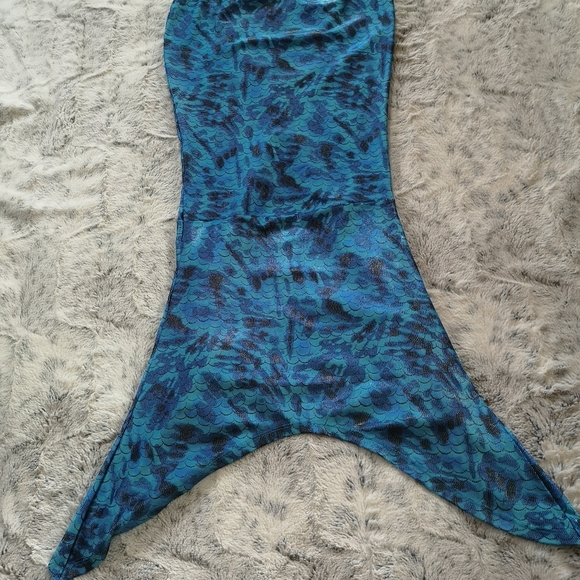 Girls Mermaid Skirt With Tail - Picture 8 of 15